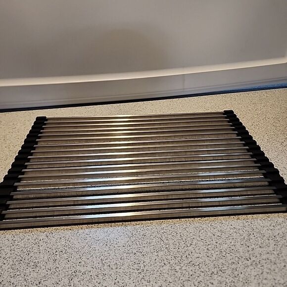 Franke OC2-31S-RH Orca 10-1/2 x 15-3/8 in. Stainless Steel Shelf Grid/Roll Mat - Picture 1 of 3